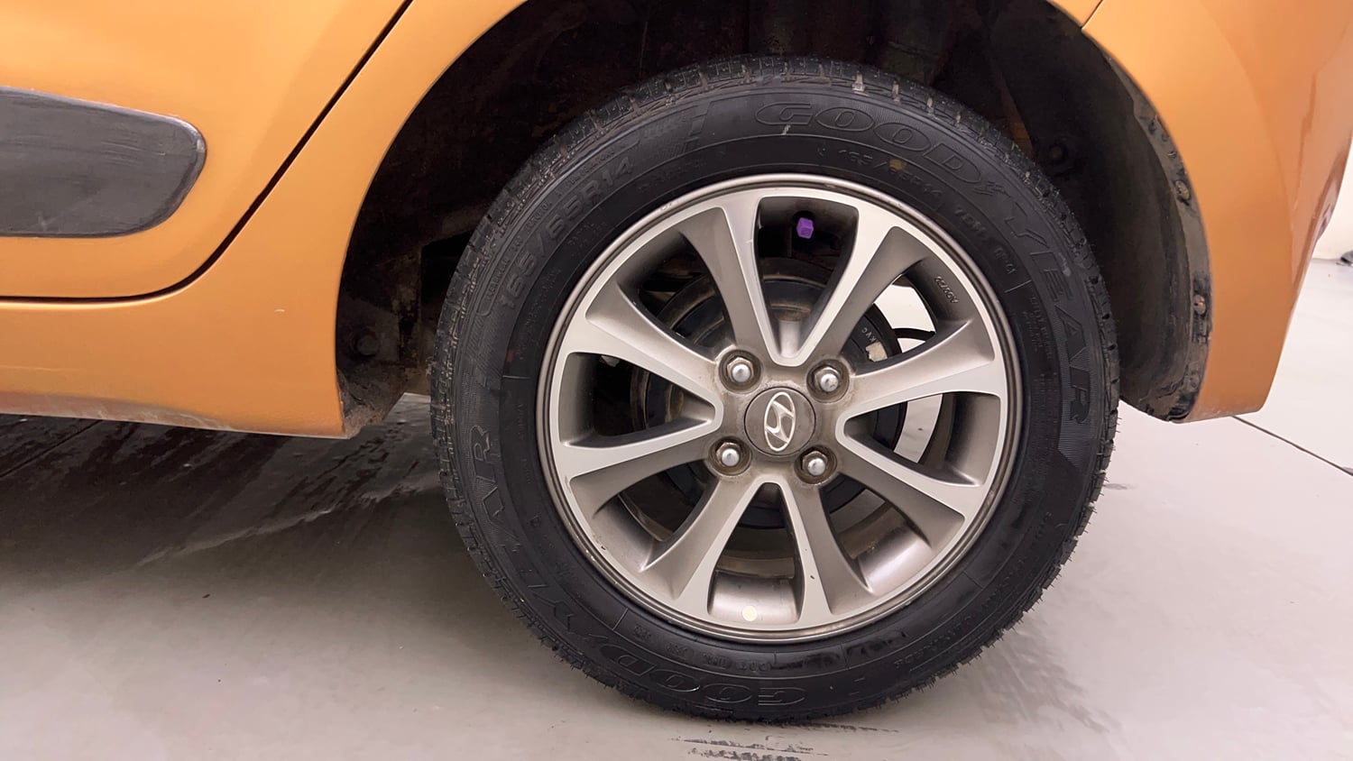Used 2013 Hyundai Grand i10 Asta 1.2 Kappa VTVT Petrol Manual tyres LEFT REAR TYRE RIM VIEW