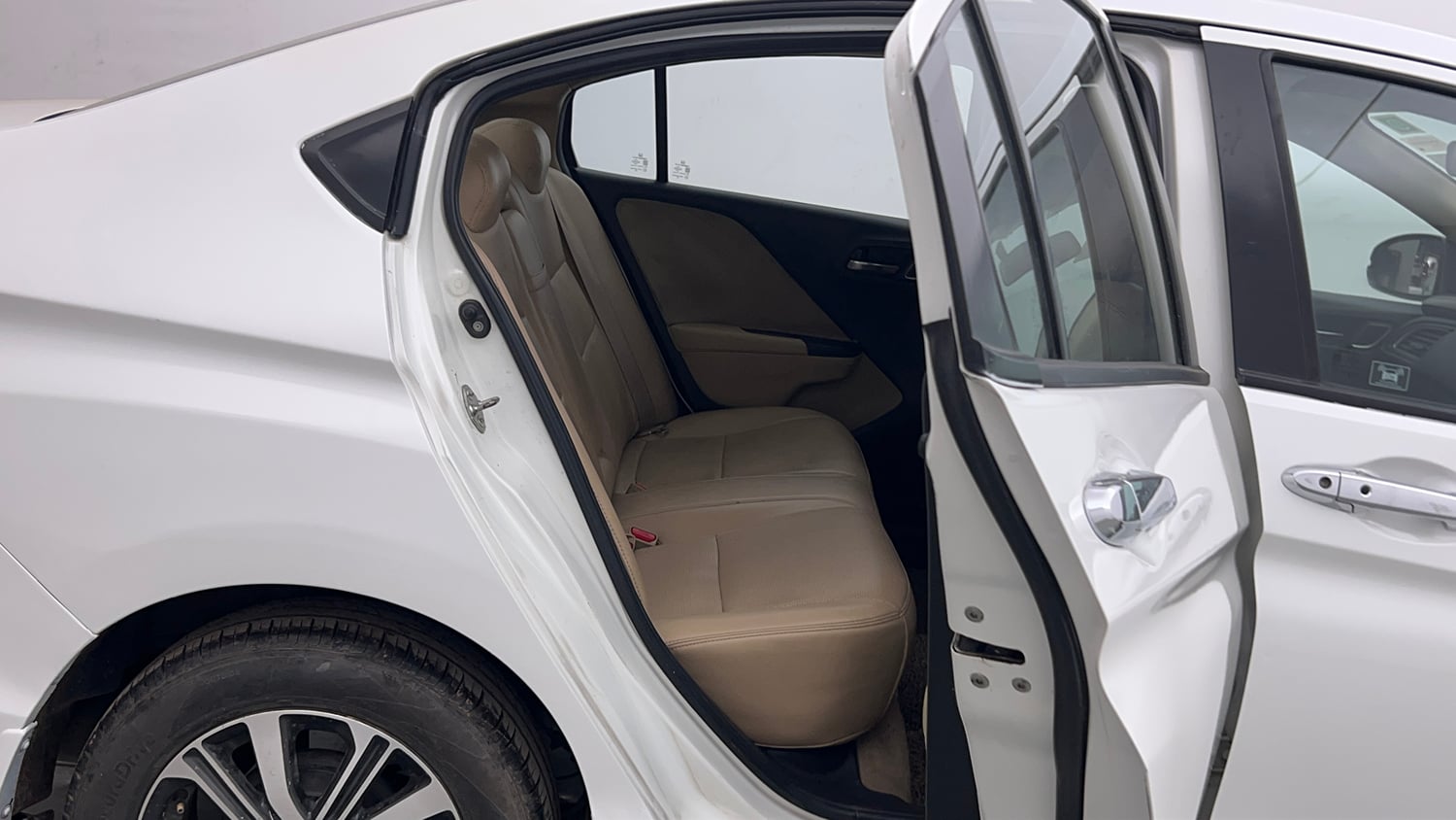 Used 2018 Honda City V CVT Petrol Petrol Automatic interior RIGHT SIDE REAR DOOR CABIN VIEW