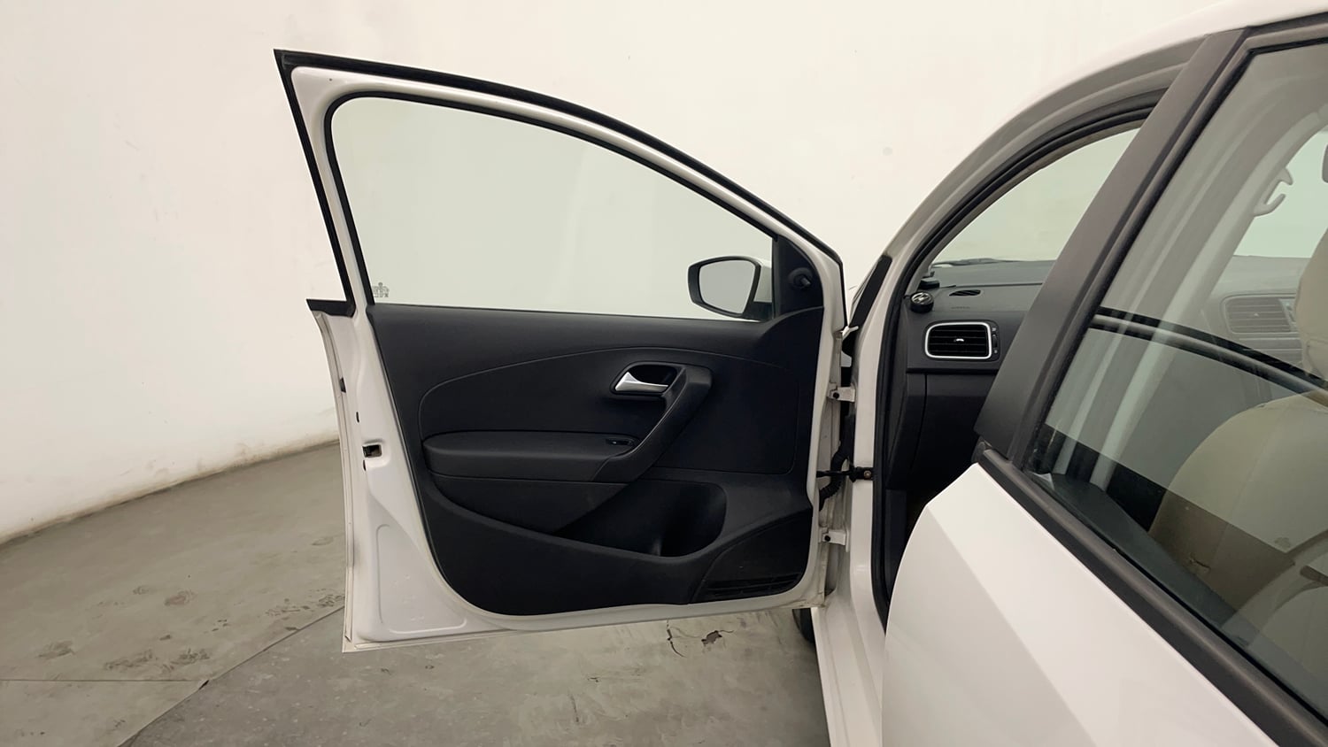 Used 2019 Volkswagen Ameo Trendline 1.0L (P) Petrol Manual interior LEFT FRONT DOOR OPEN VIEW