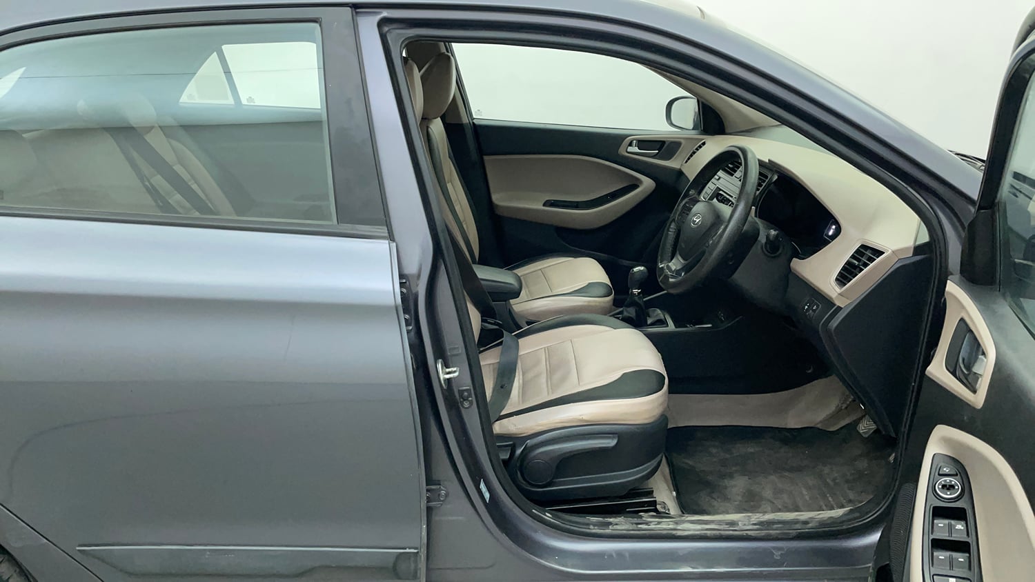 Used 2016 Hyundai Elite i20 Asta 1.2 Petrol Manual interior RIGHT SIDE FRONT DOOR CABIN VIEW