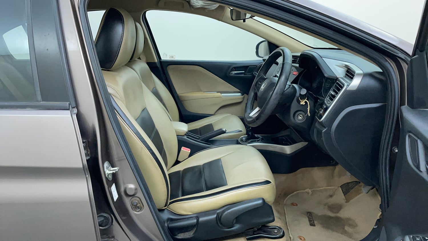 Used 2014 Honda City V Petrol Manual interior RIGHT SIDE FRONT DOOR CABIN VIEW