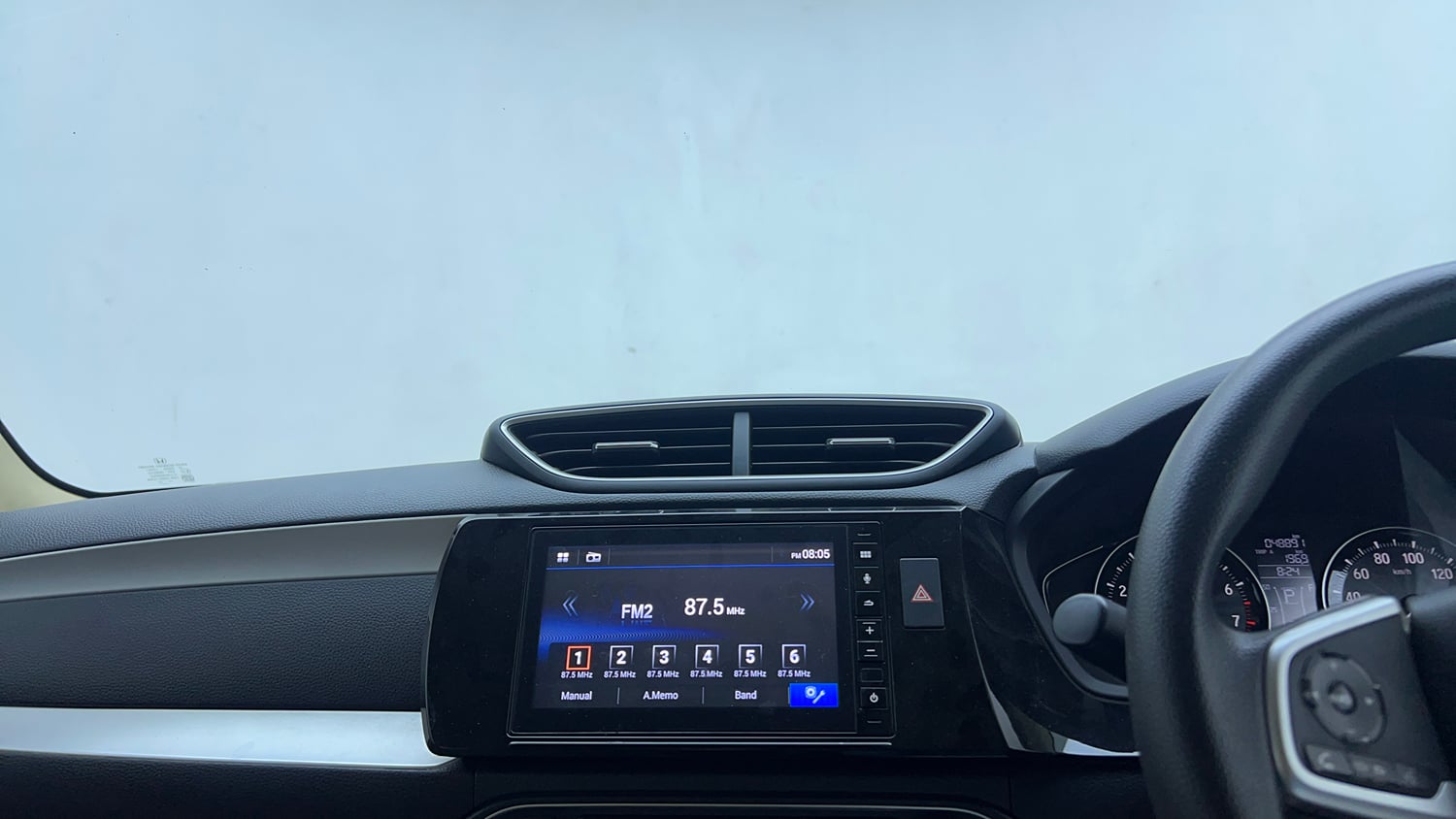 Used 2022 Honda Amaze VX CVT 1.2 Petrol Petrol Automatic top_features Touch screen infotainment system
