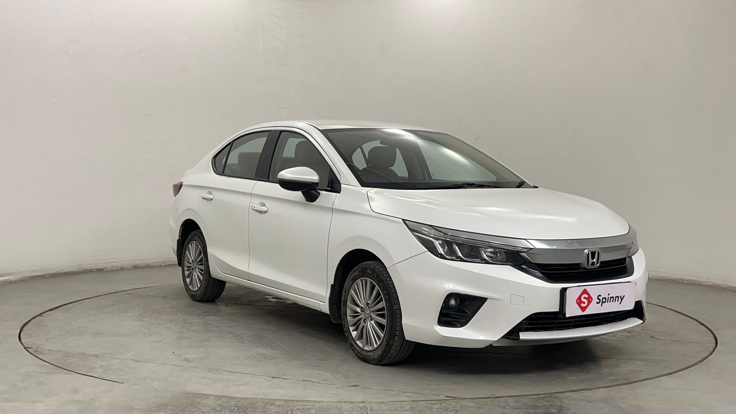 Used 2022 Honda City V CVT Petrol Petrol Automatic exterior RIGHT FRONT CORNER VIEW