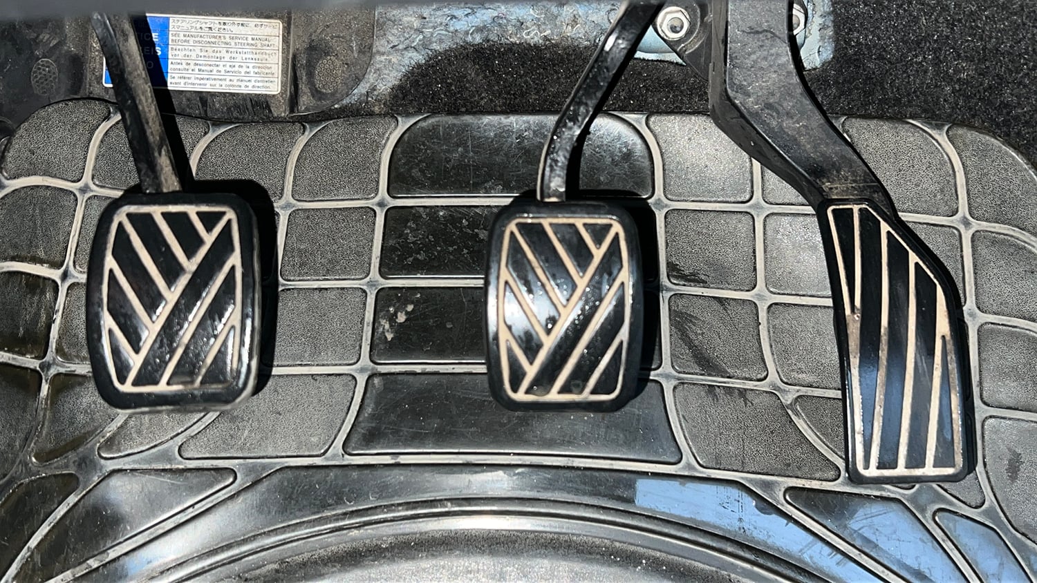 Used 2017 Maruti Suzuki Vitara Brezza ZDi+ Dual Tone Diesel Manual interior PEDALS VIEW