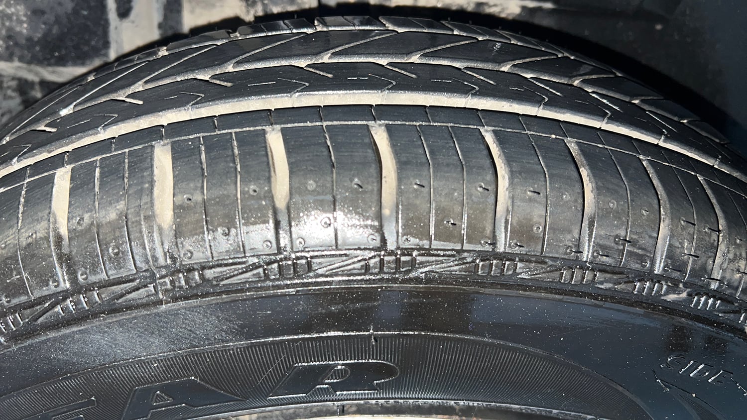 Used 2017 Maruti Suzuki Dzire VXi AMT Petrol Automatic tyres RIGHT REAR TYRE TREAD VIEW
