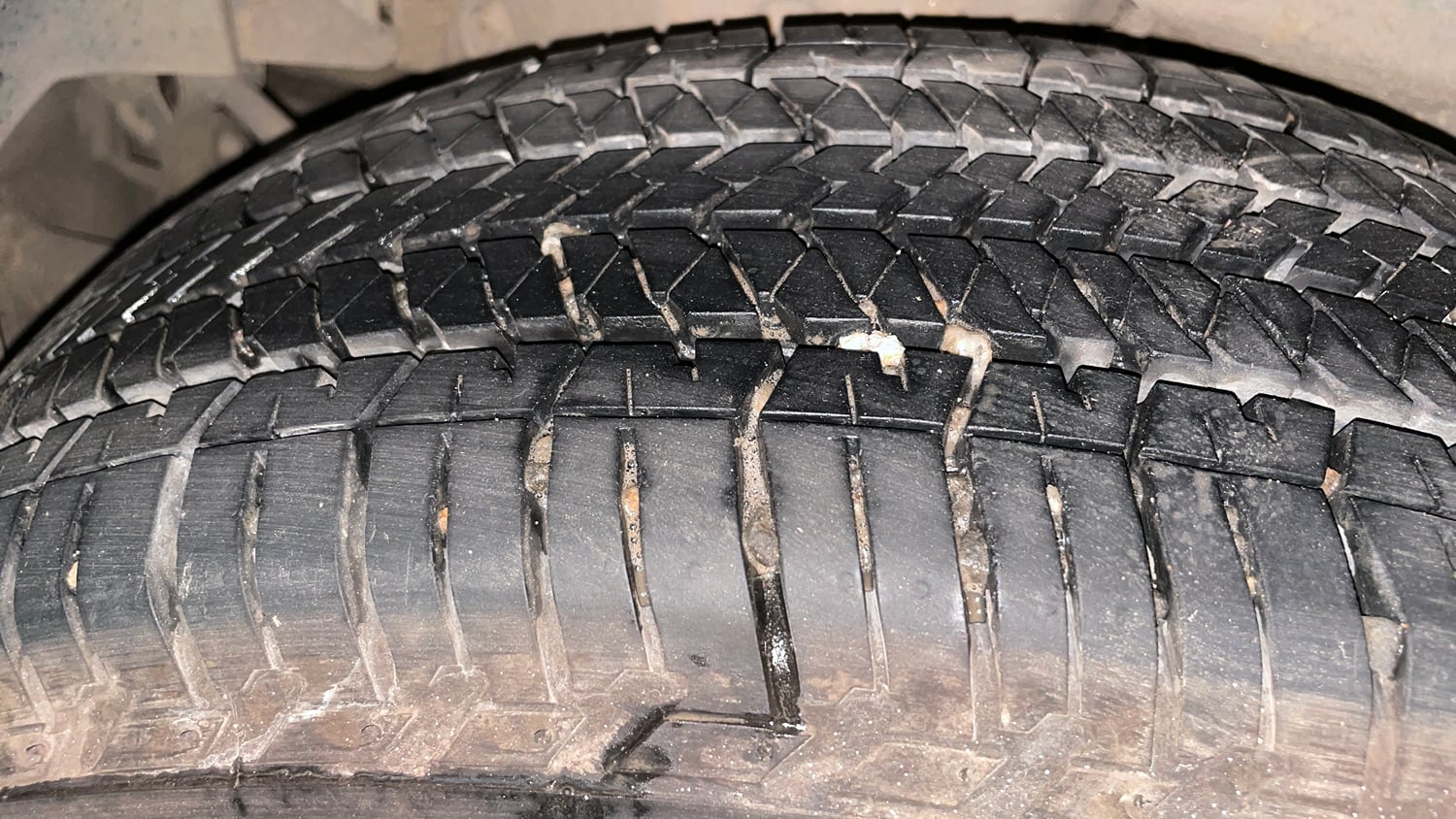 Used 2018 Mahindra XUV500 W7 Diesel Manual tyres RIGHT REAR TYRE TREAD VIEW