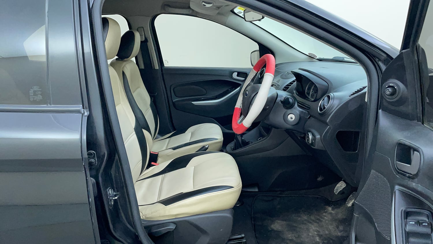 Used 2015 Ford Figo Titanium1.5 TDCi Diesel Manual interior RIGHT SIDE FRONT DOOR CABIN VIEW