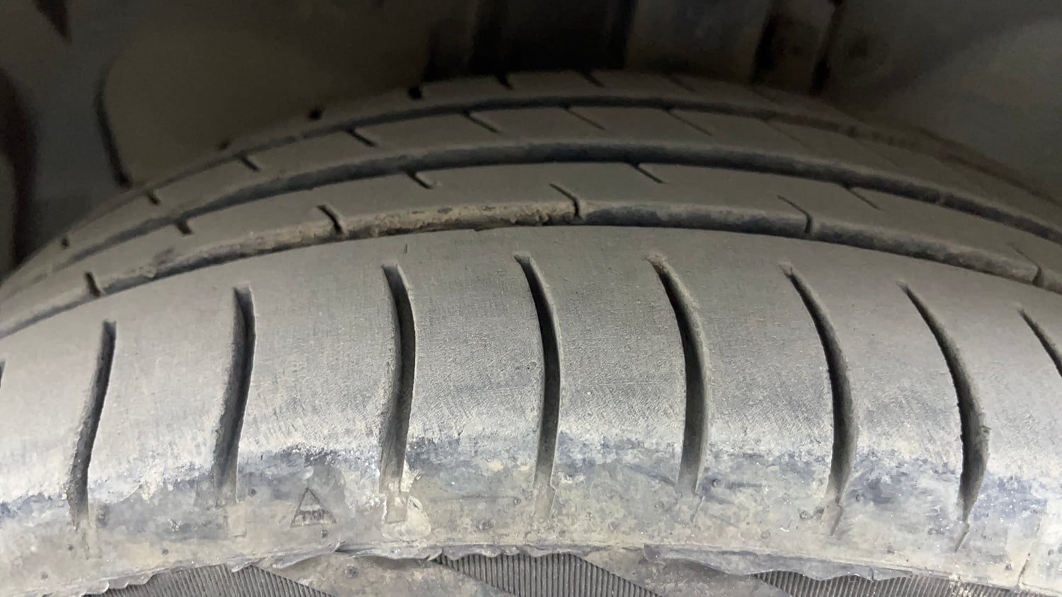 Used 2014 Ford Figo Duratorq Diesel Titanium 1.4 Diesel Manual tyres LEFT FRONT TYRE TREAD VIEW