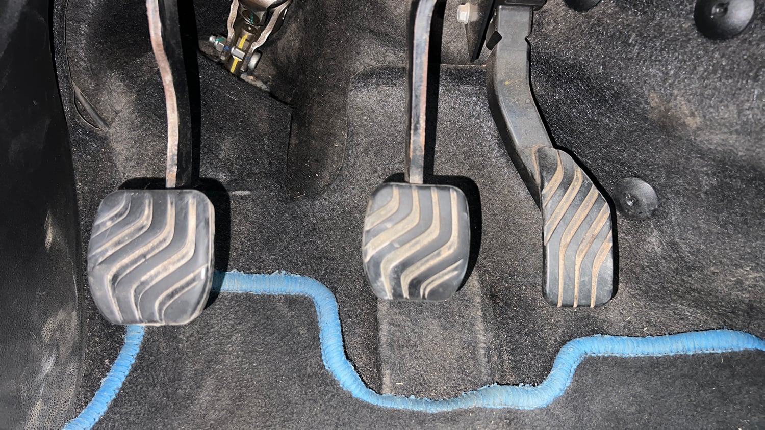 Used 2021 Renault Kiger RXT 1.0 Turbo MT Dual Tone Petrol Manual interior PEDALS VIEW