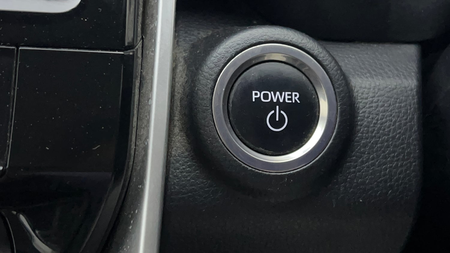Used 2023 Toyota Innova Hycross VX Hybrid 7 STR Hybrid Automatic top_features Keyless start