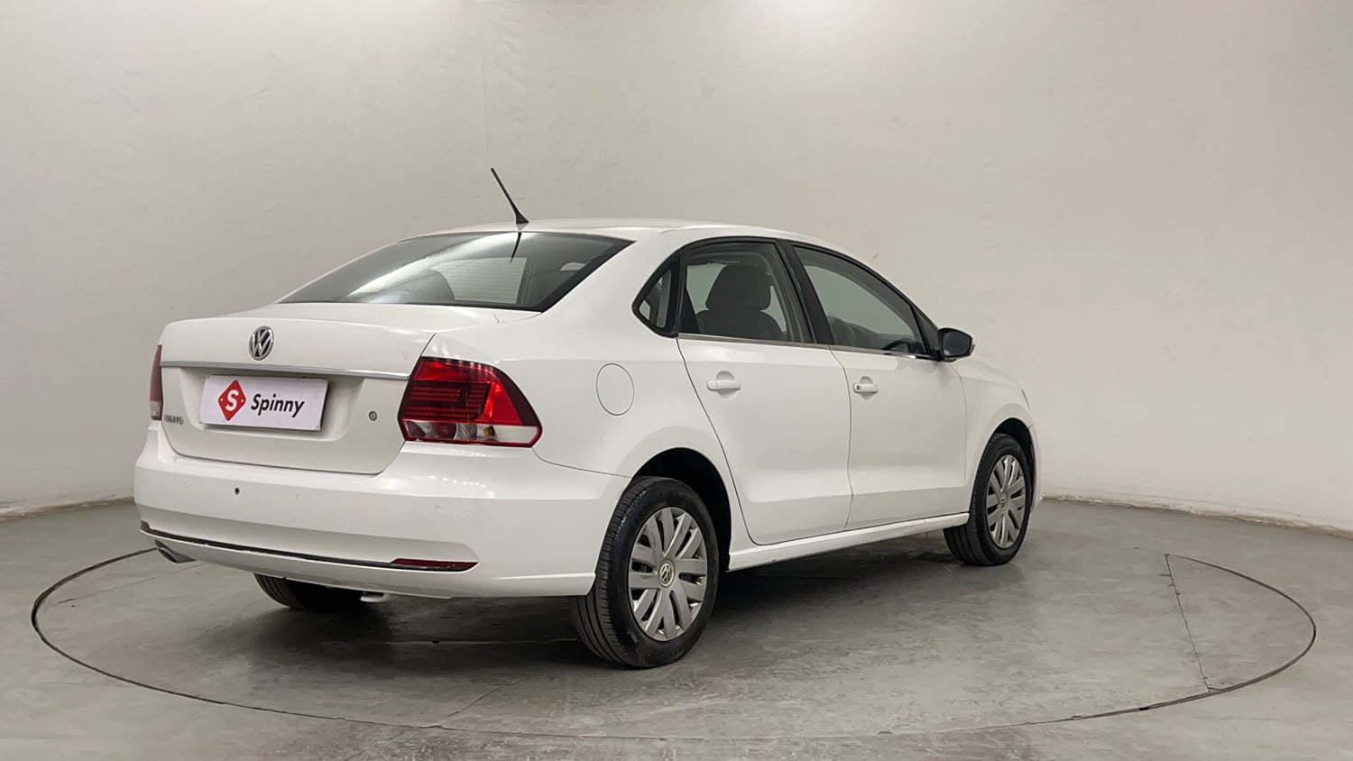 Used 2015 Volkswagen Vento Comfortline Petrol Petrol Manual exterior RIGHT REAR CORNER VIEW
