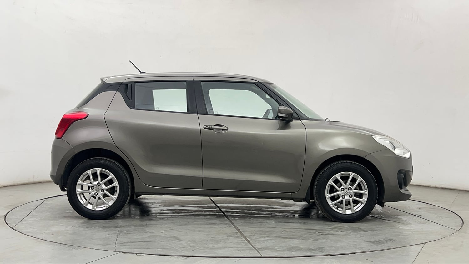 Used 2018 Maruti Suzuki Swift ZXi AMT Petrol Automatic exterior RIGHT SIDE VIEW