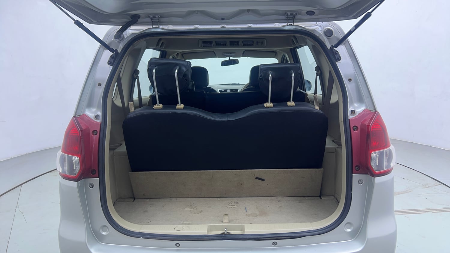 Used 2013 Maruti Suzuki Ertiga Vxi Petrol Manual interior DICKY INSIDE VIEW