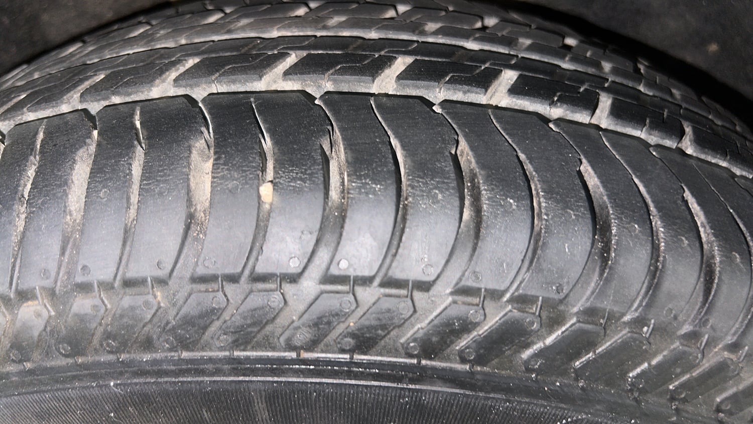 Used 2016 Ford EcoSport Titanium 1.5L Ti-VCT Petrol Manual tyres RIGHT REAR TYRE TREAD VIEW