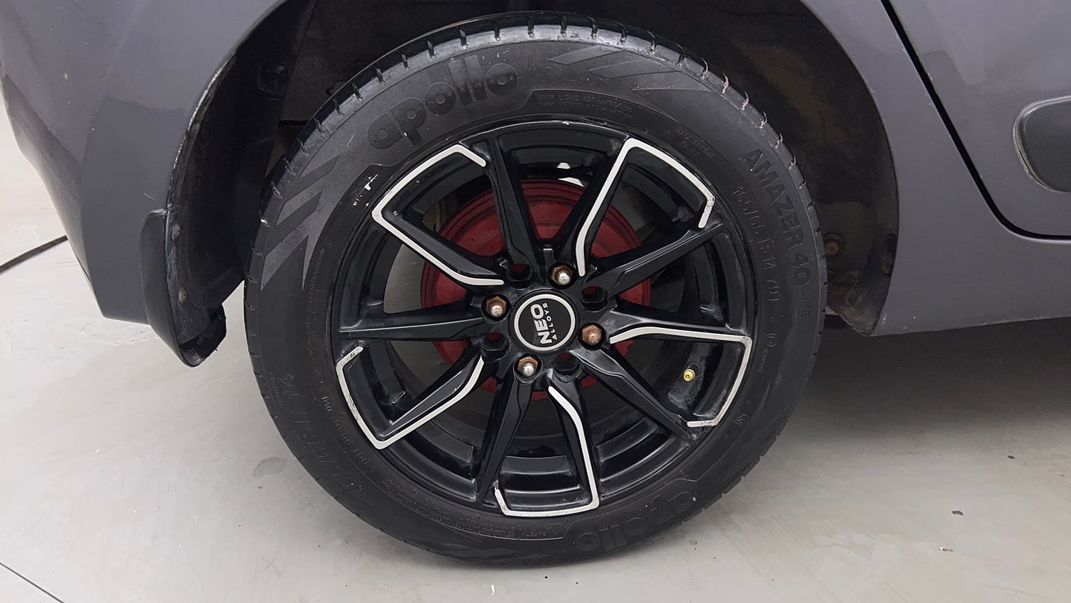 Used 2015 Hyundai Grand i10 Sportz 1.2 Kappa VTVT Petrol Manual tyres RIGHT REAR TYRE RIM VIEW