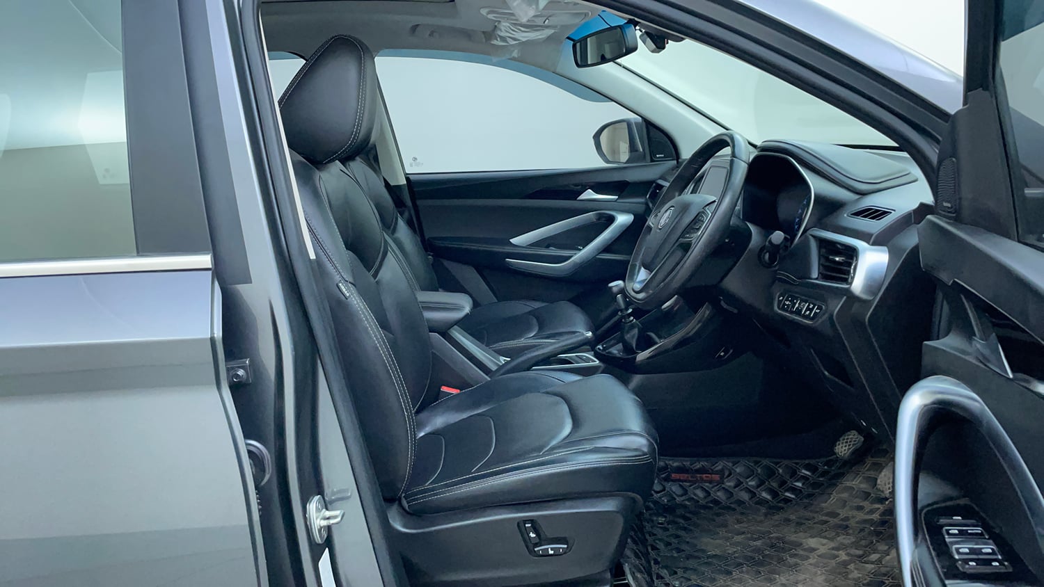 Used 2024 MG Motors Hector Sharp 2.0 Diesel Turbo MT Diesel Manual interior RIGHT SIDE FRONT DOOR CABIN VIEW