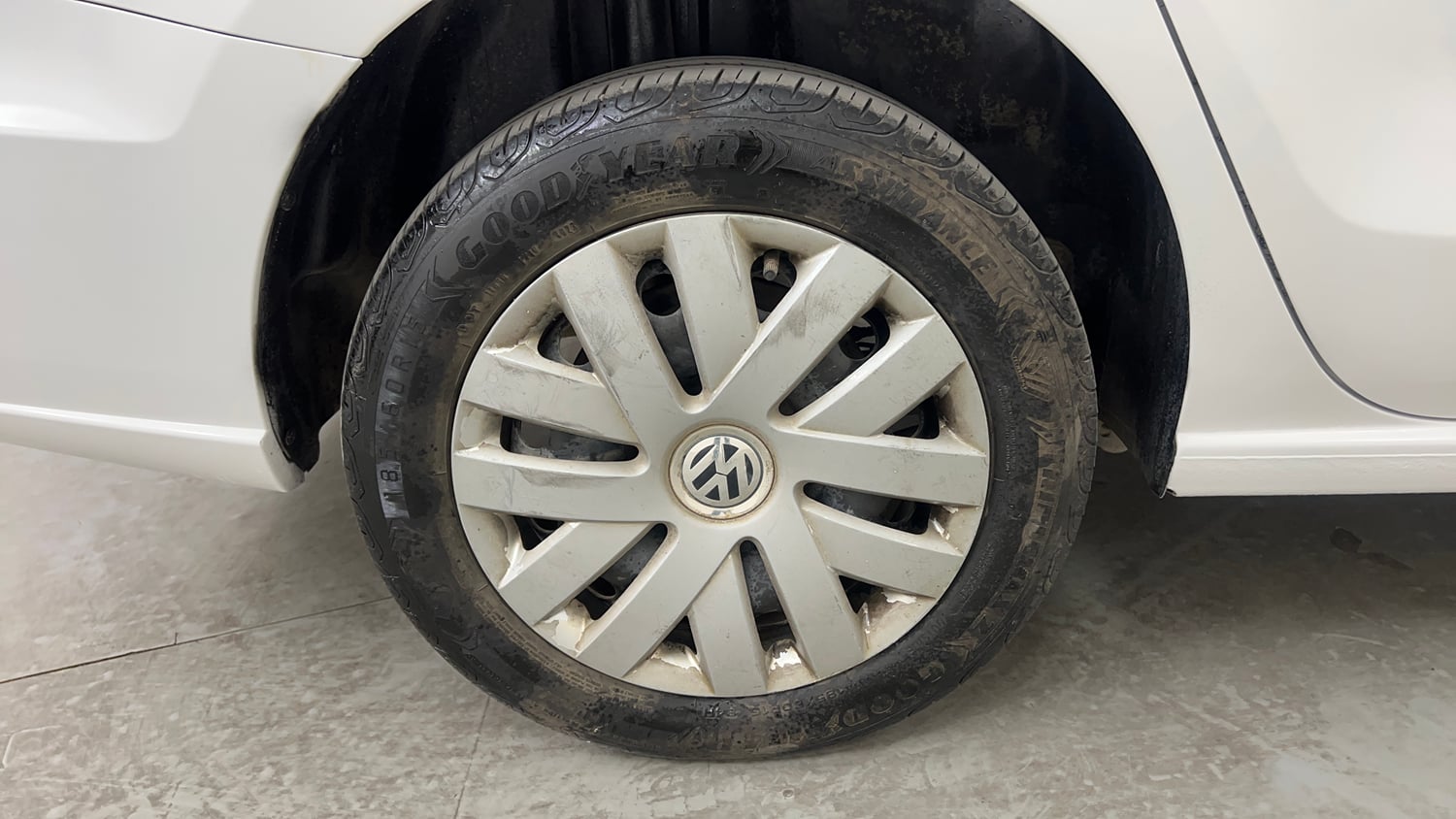 Used 2015 Volkswagen Vento Comfortline Petrol Petrol Manual tyres RIGHT REAR TYRE RIM VIEW
