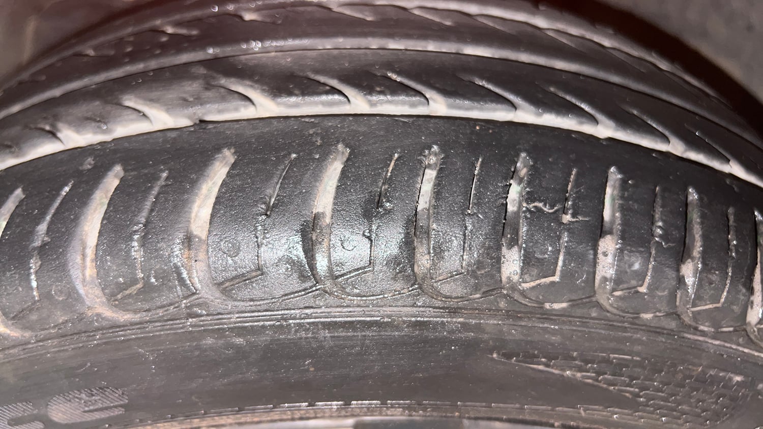 Used 2019 Tata Tiago Revotron XZ Plus Petrol Manual tyres LEFT FRONT TYRE TREAD VIEW