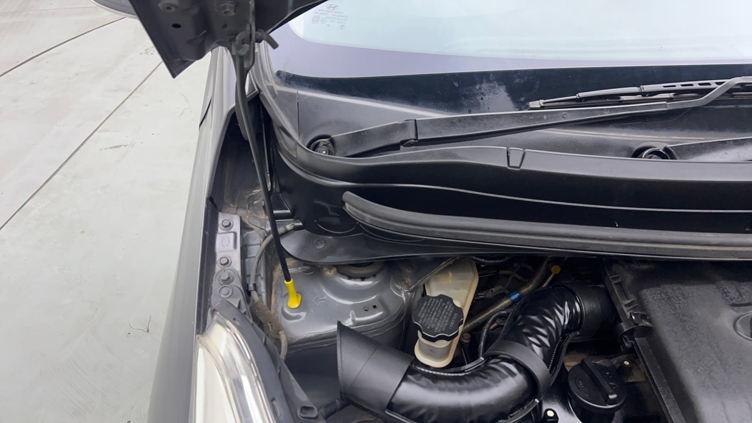Used 2017 Hyundai Grand i10 Sportz (O) AT 1.2 Kappa VTVT Petrol Automatic engine ENGINE RIGHT SIDE HINGE & APRON VIEW