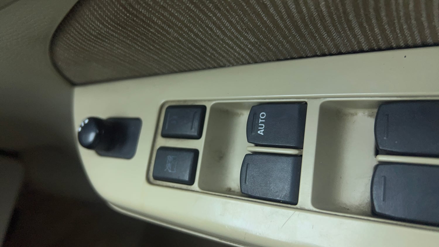Used 2013 Maruti Suzuki Ertiga Vxi Petrol Manual top_features Adjustable ORVM