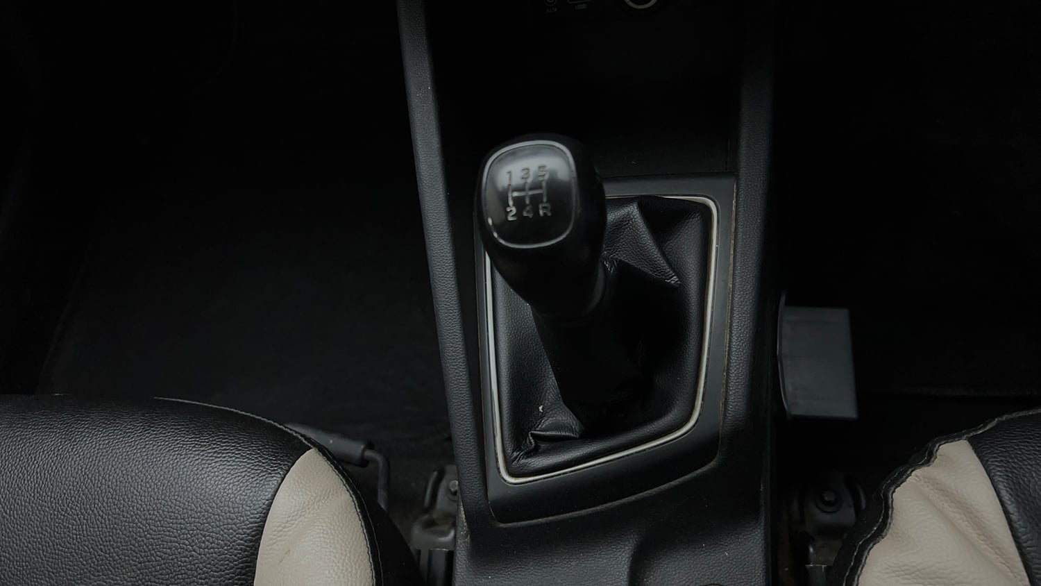 Used 2016 Hyundai Elite i20 Magna 1.2 Petrol Manual interior GEAR  KNOB VIEW