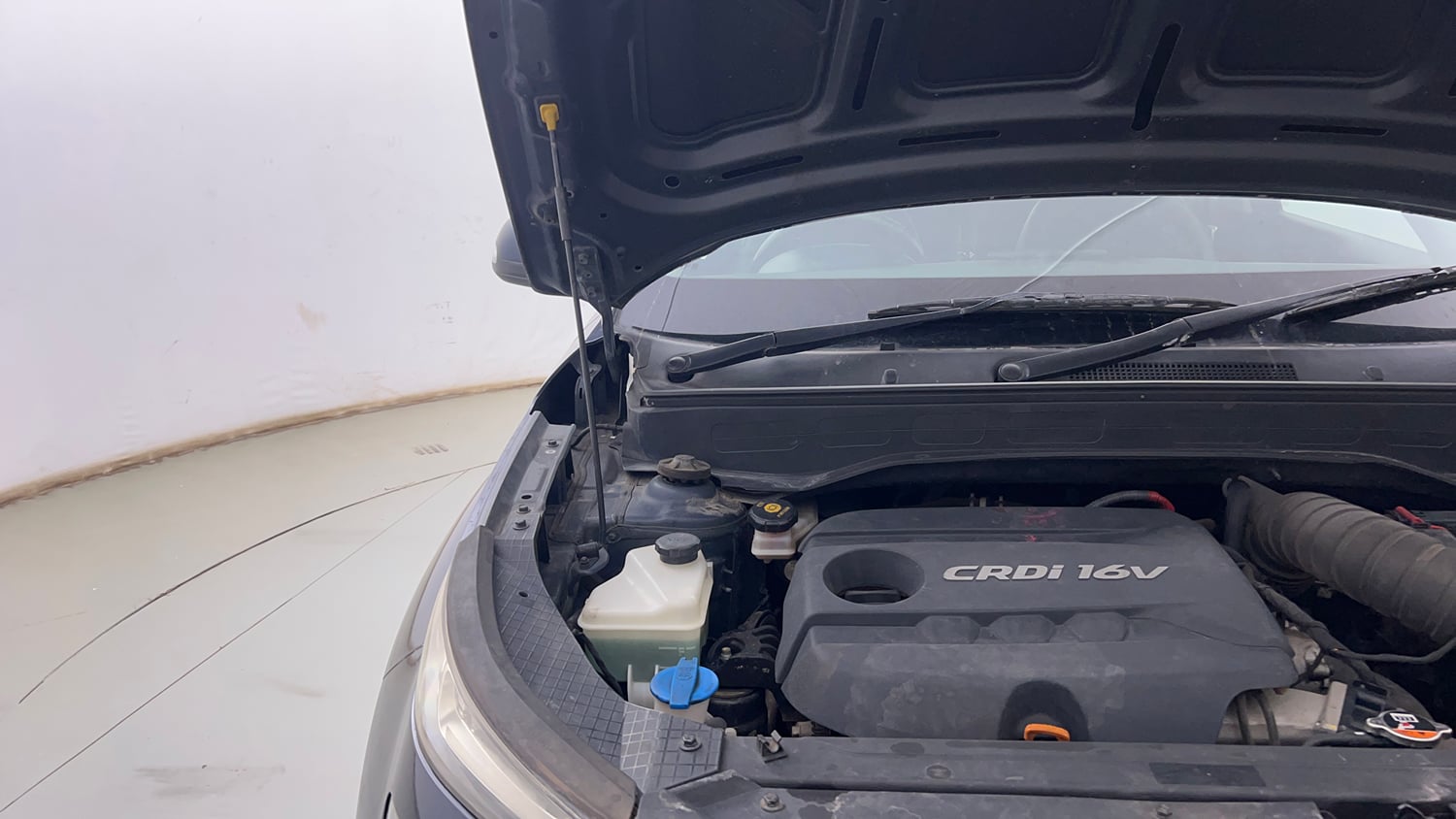 Used 2019 Hyundai Venue SX 1.4 (O) CRDi Diesel Manual engine ENGINE RIGHT SIDE HINGE & APRON VIEW