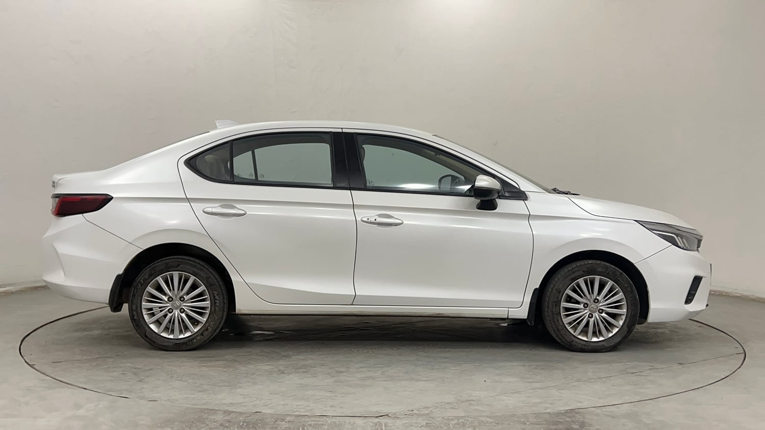 Used 2022 Honda City V CVT Petrol Petrol Automatic exterior RIGHT SIDE VIEW