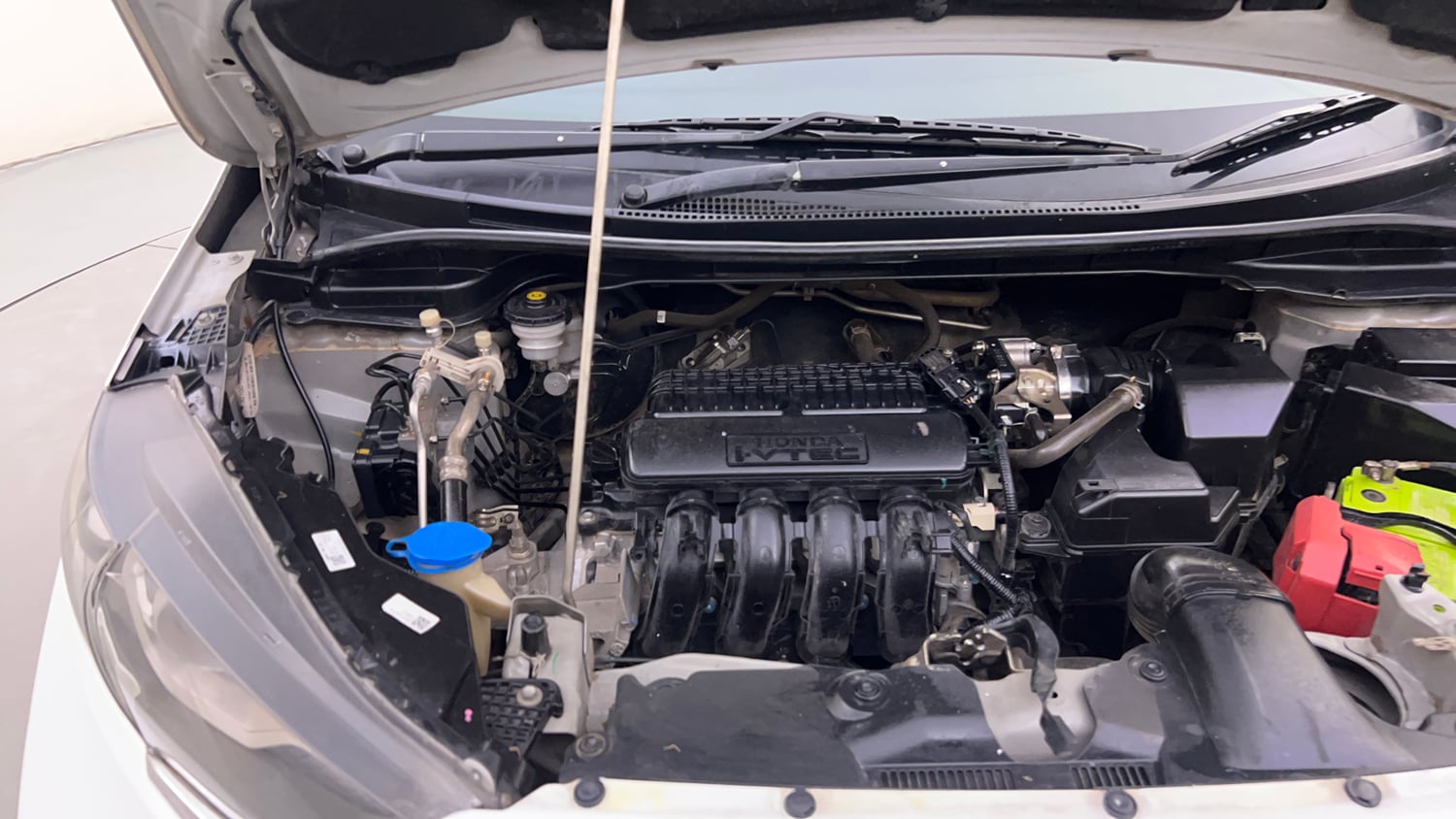 Used 2021 Honda WR-V VX MT Petrol Petrol Manual engine ENGINE RIGHT SIDE HINGE & APRON VIEW