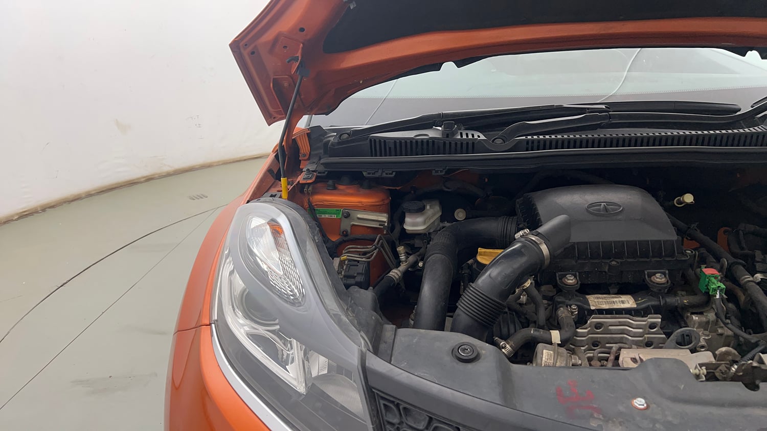 Used 2019 Tata Nexon XZA Plus Petrol Dual Tone Petrol Automatic engine ENGINE RIGHT SIDE HINGE & APRON VIEW
