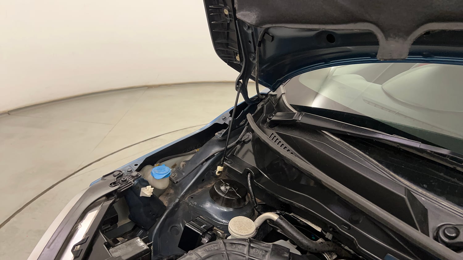 Used 2018 Maruti Suzuki Ignis Zeta 1.2 AMT Petrol Automatic engine ENGINE RIGHT SIDE HINGE & APRON VIEW