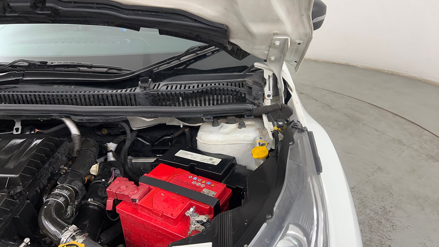 Used 2022 Tata Nexon XMA (S) Diesel Diesel Automatic engine ENGINE LEFT SIDE HINGE & APRON VIEW