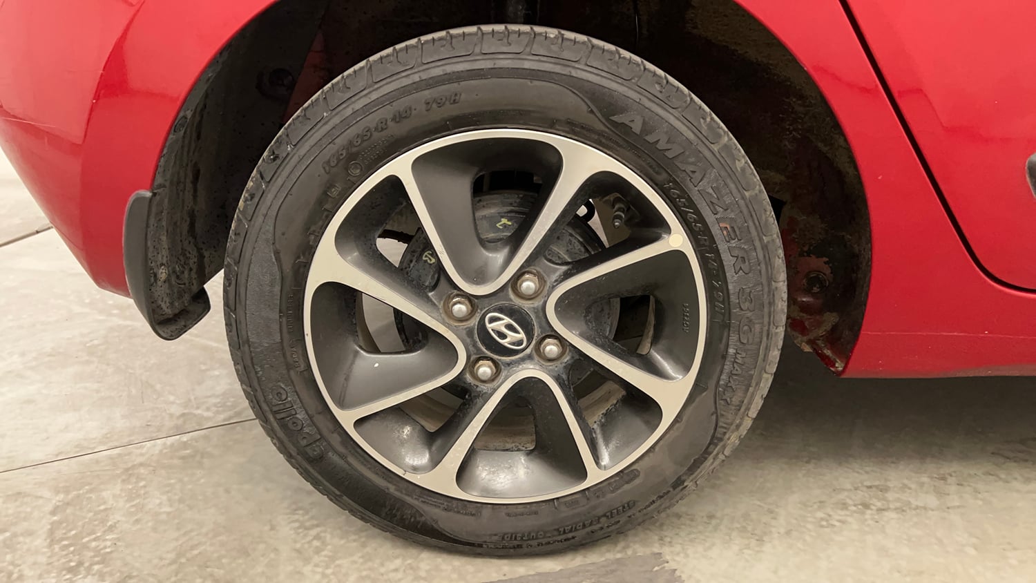 Used 2018 Hyundai Grand i10 Asta 1.2 Kappa VTVT Petrol Manual tyres RIGHT REAR TYRE RIM VIEW