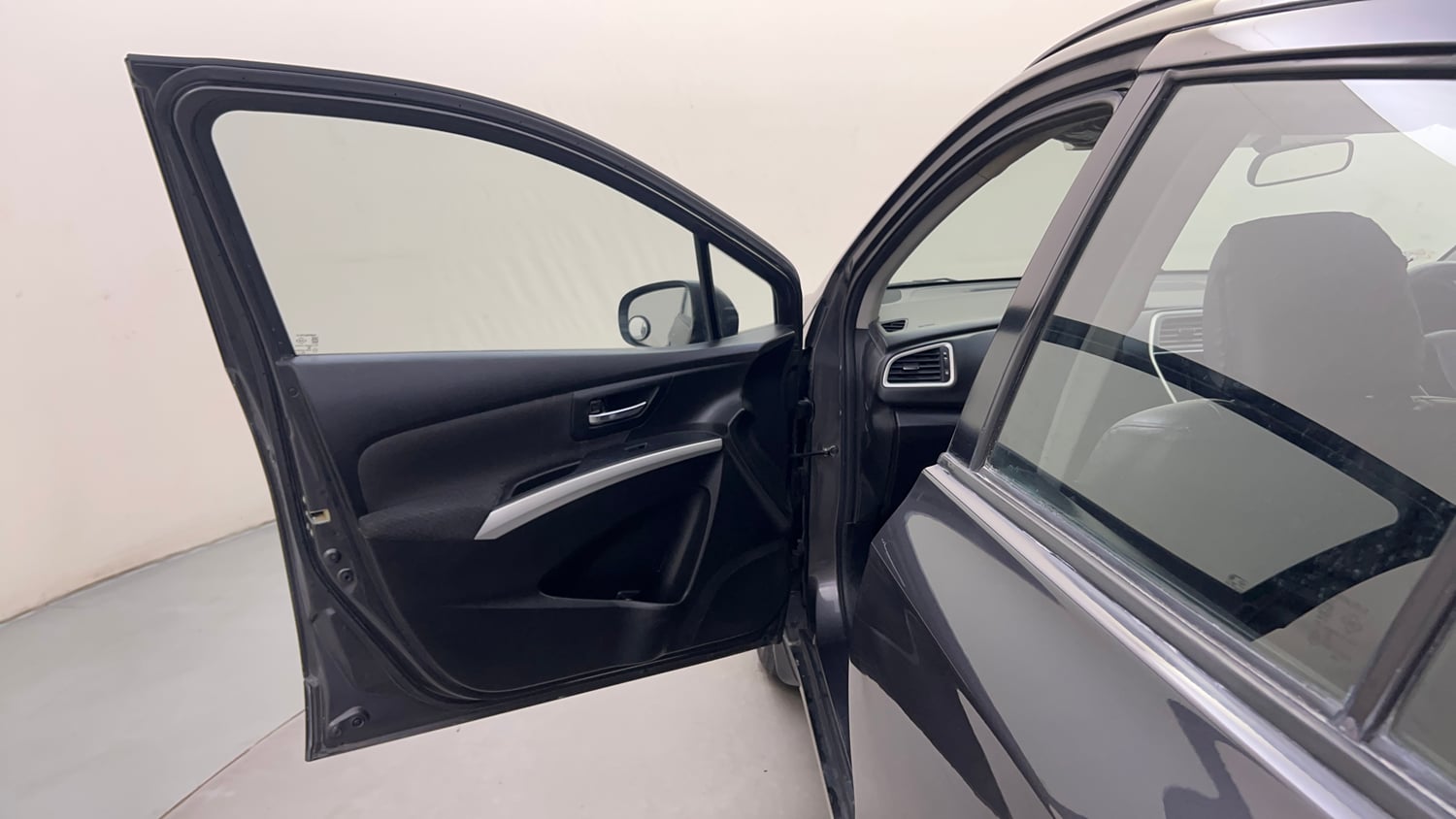 Used 2016 Maruti Suzuki S-Cross Zeta 1.3 Diesel Manual interior LEFT FRONT DOOR OPEN VIEW