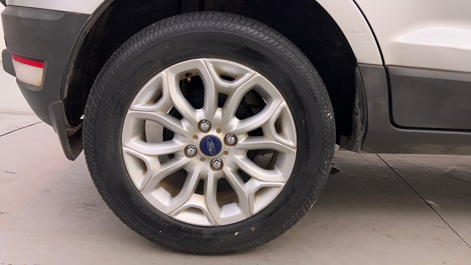Used 2016 Ford EcoSport Titanium 1.5L Ti-VCT Petrol Manual tyres RIGHT REAR TYRE RIM VIEW