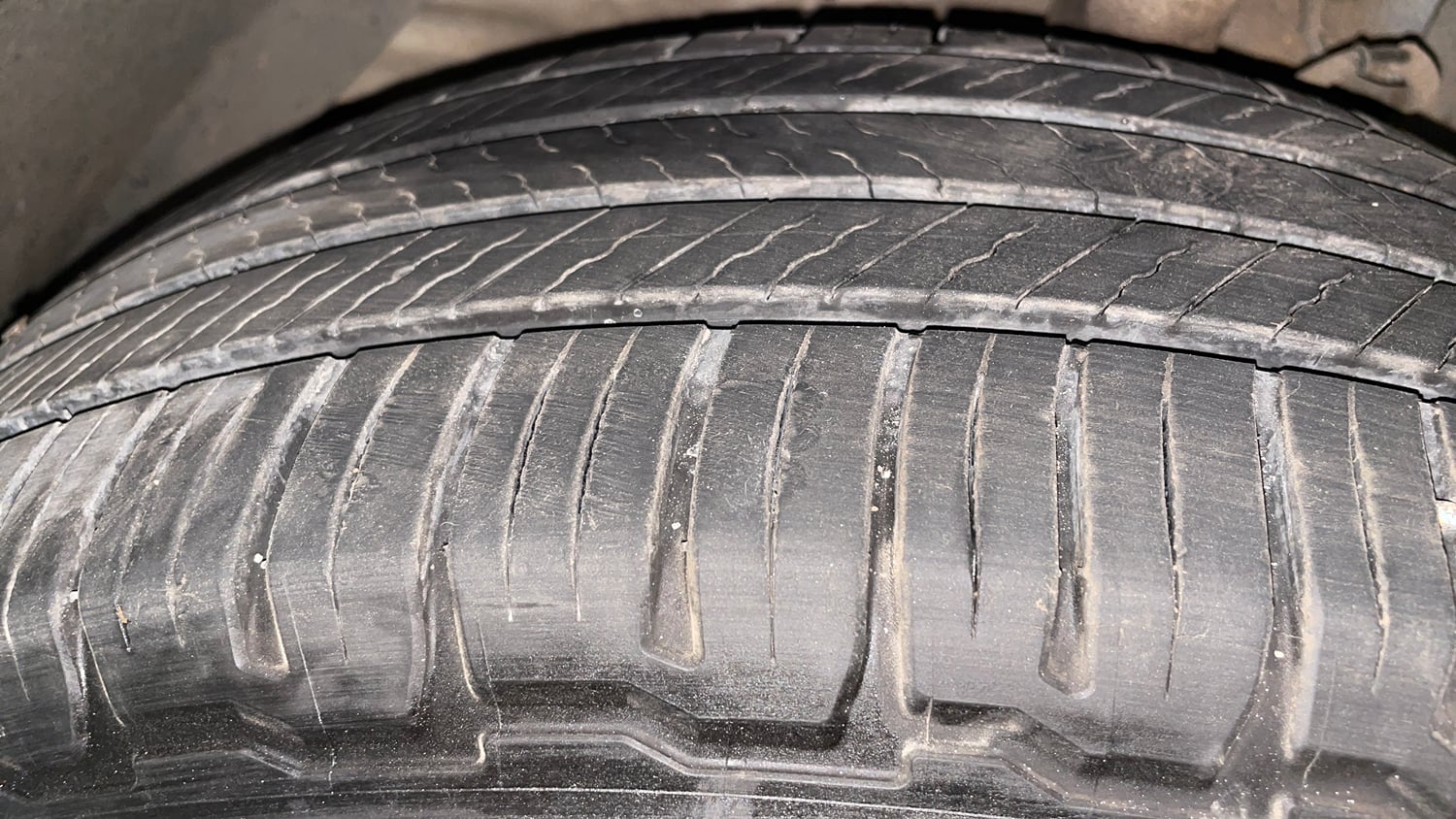 Used 2018 Mahindra XUV500 W7 Diesel Manual tyres LEFT FRONT TYRE TREAD VIEW