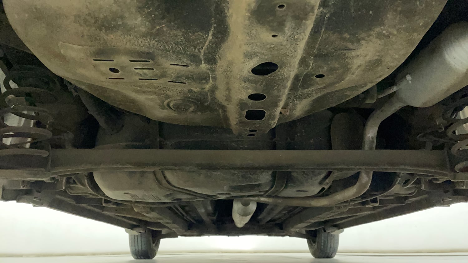 Used 2017 Maruti Suzuki Swift VXI (O) Petrol Manual extra REAR UNDERBODY VIEW (TAKEN FROM REAR)