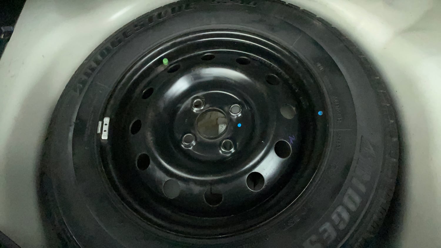 Used 2017 Maruti Suzuki Swift VXI (O) Petrol Manual tyres SPARE TYRE VIEW