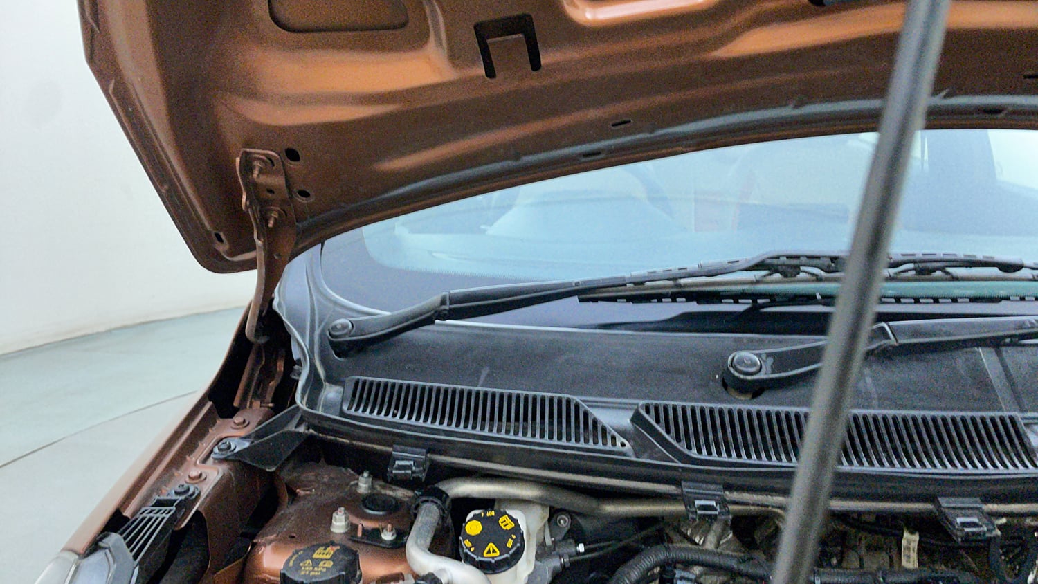 Used 2021 Ford Freestyle Titanium 1.2 Ti-VCT Petrol Manual engine ENGINE RIGHT SIDE HINGE & APRON VIEW