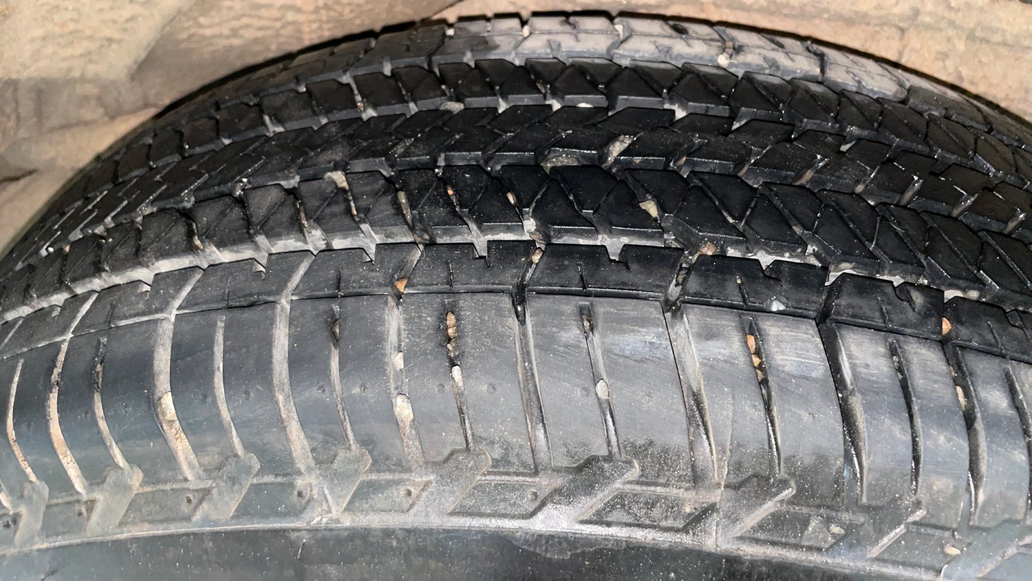 Used 2018 Mahindra XUV500 W7 Diesel Manual tyres LEFT REAR TYRE TREAD VIEW