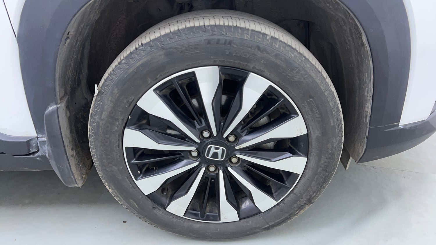 Used 2023 Honda Elevate VX MT Petrol Manual tyres RIGHT FRONT TYRE RIM VIEW