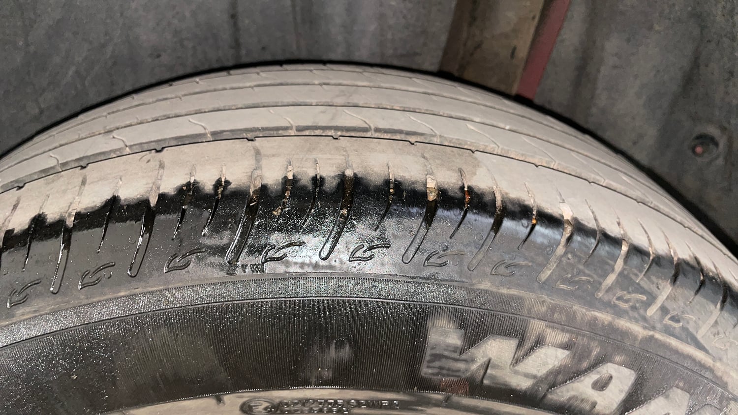 Used 2024 Maruti Suzuki Brezza ZXi S-CNG Dual Tone Cng Manual tyres LEFT REAR TYRE TREAD VIEW