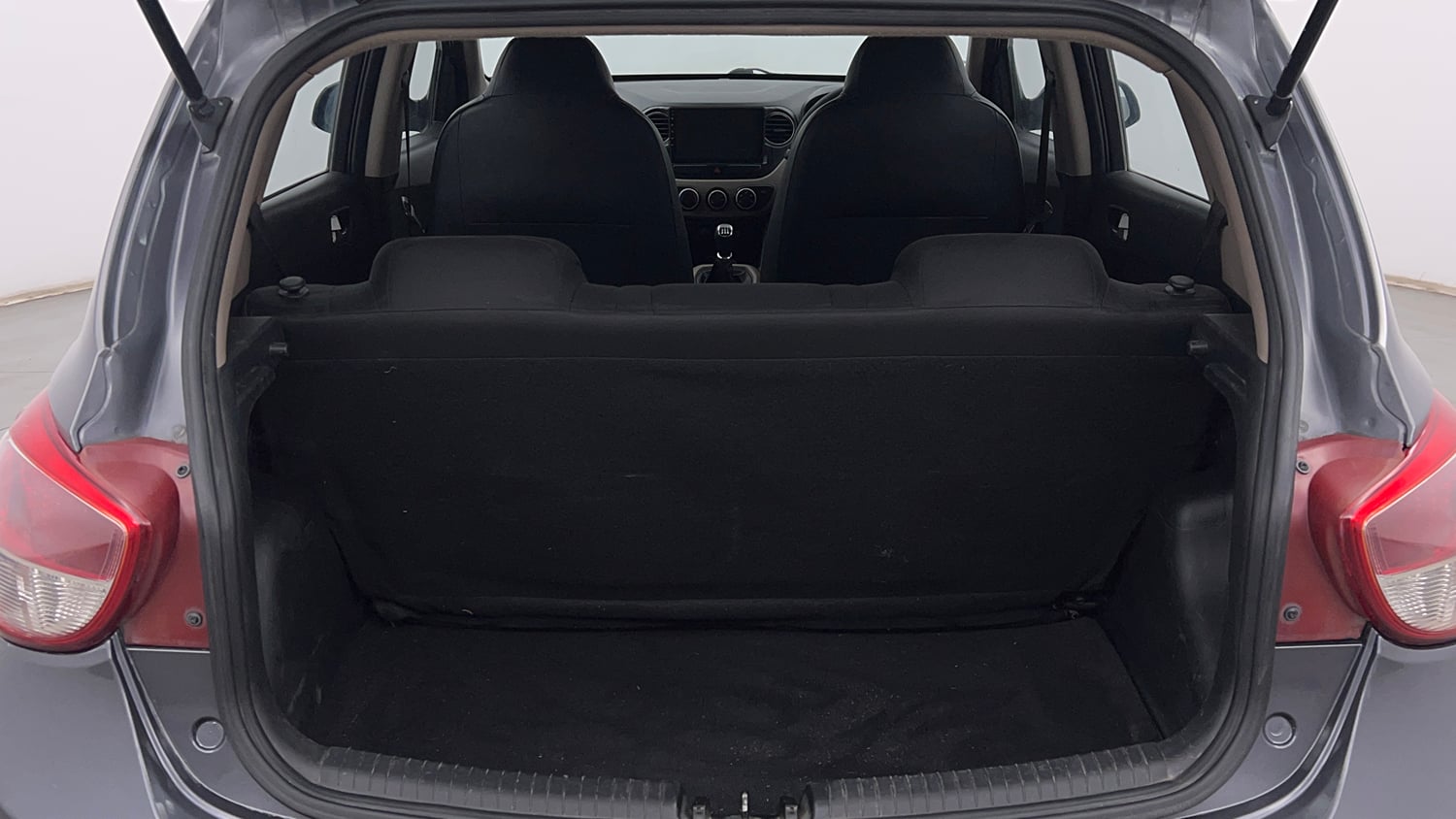 Used 2015 Hyundai Grand i10 Sportz 1.2 Kappa VTVT Petrol Manual interior DICKY INSIDE VIEW