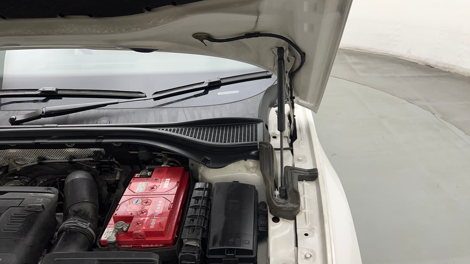 Used 2018 Skoda Superb L&K TSI AT Petrol Automatic engine ENGINE LEFT SIDE HINGE & APRON VIEW