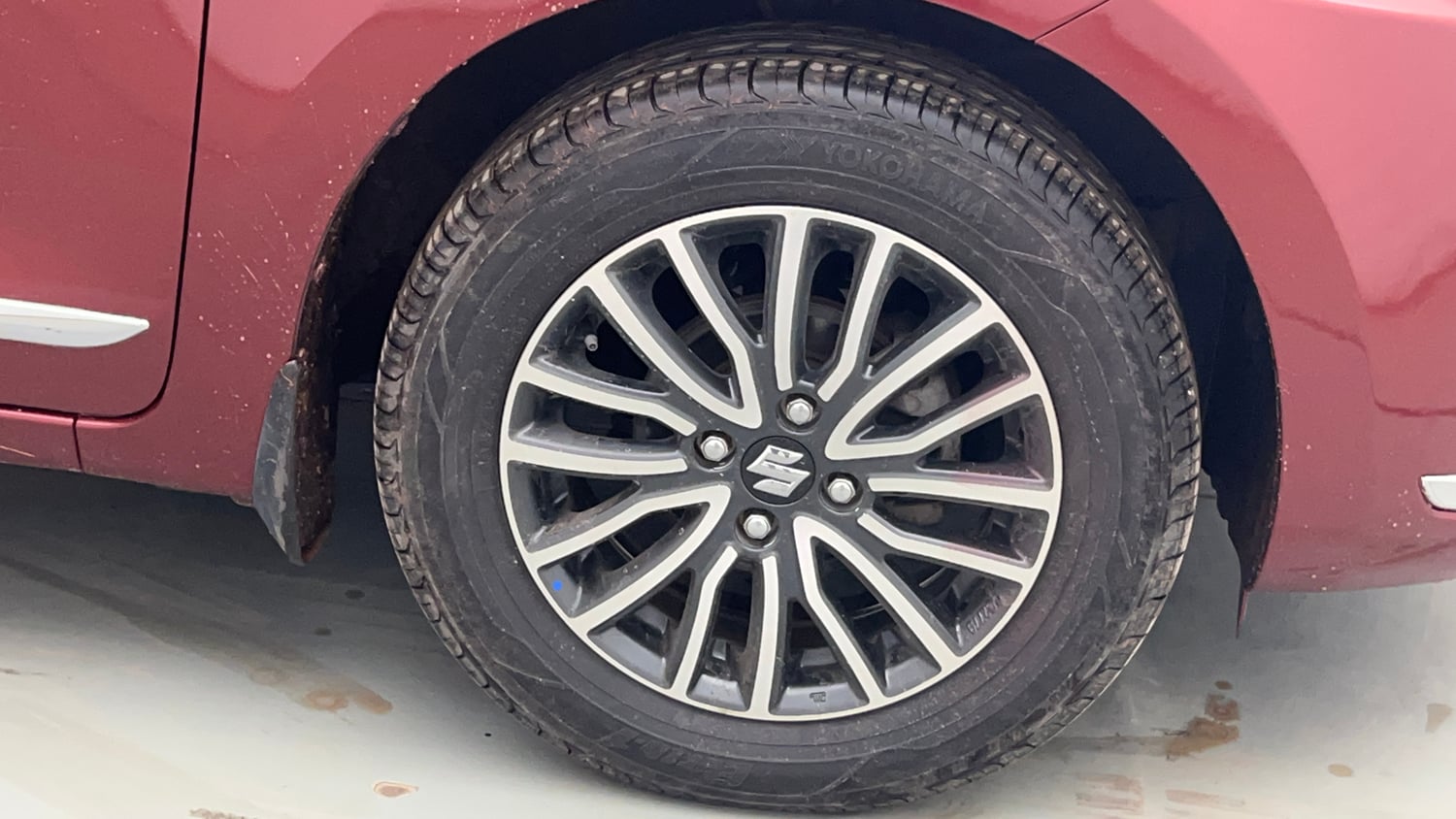 Used 2018 Maruti Suzuki Dzire ZXi Plus AMT Petrol Automatic tyres RIGHT FRONT TYRE RIM VIEW