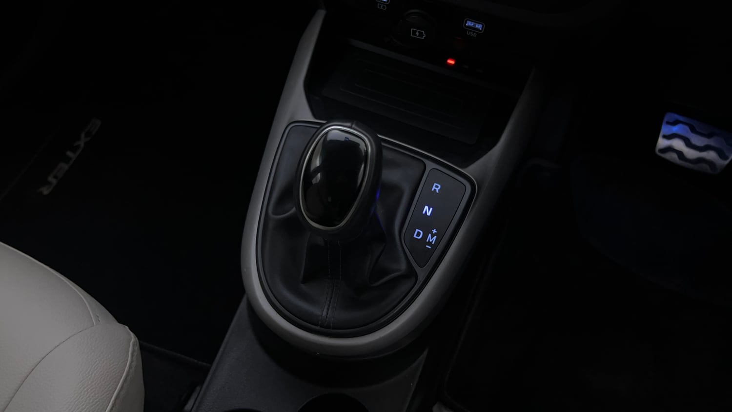 Used 2023 Hyundai Exter SX (O) Connect 1.2 AMT Petrol Automatic interior GEAR  KNOB VIEW