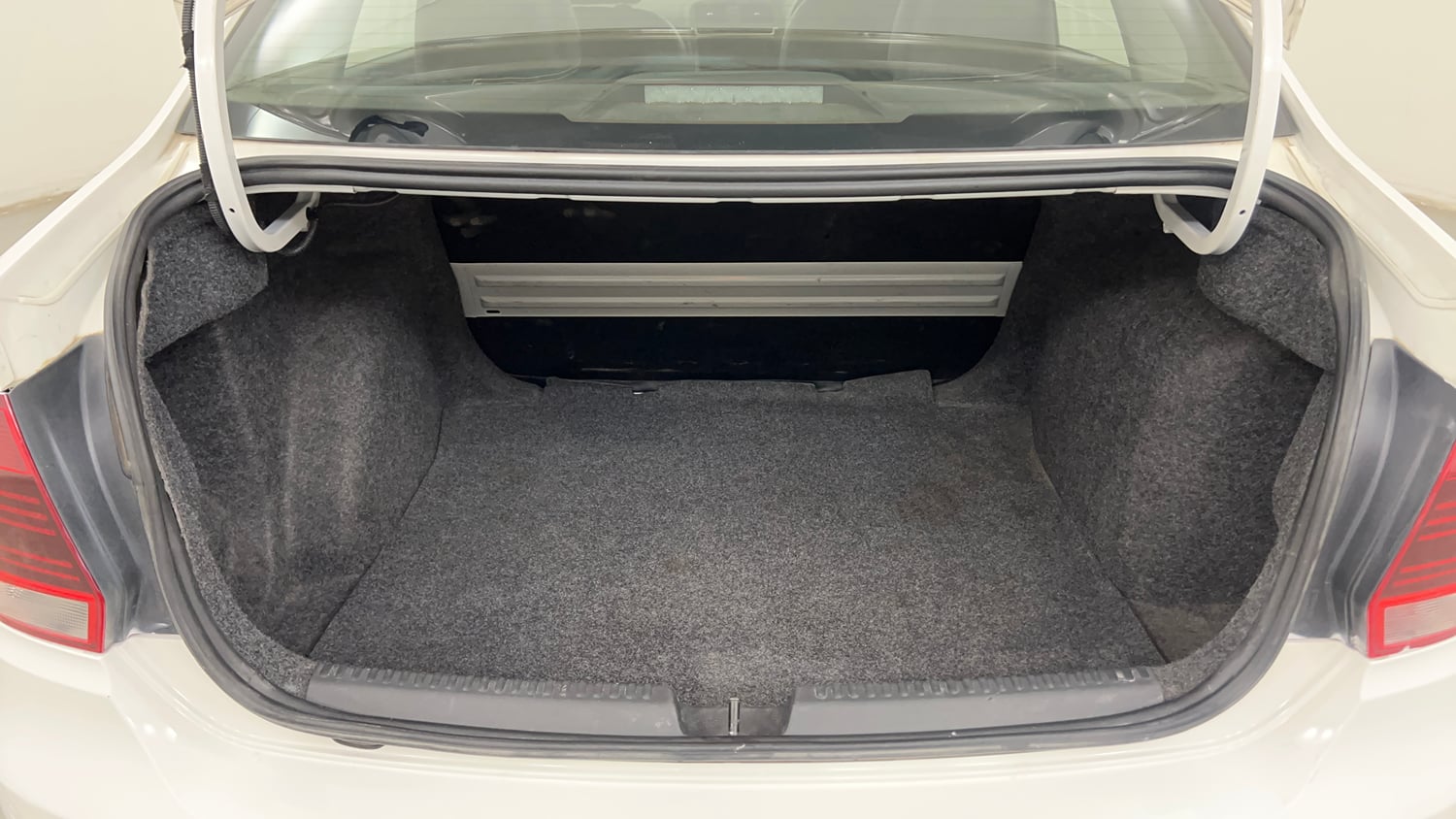Used 2015 Volkswagen Vento Comfortline Petrol Petrol Manual interior DICKY INSIDE VIEW