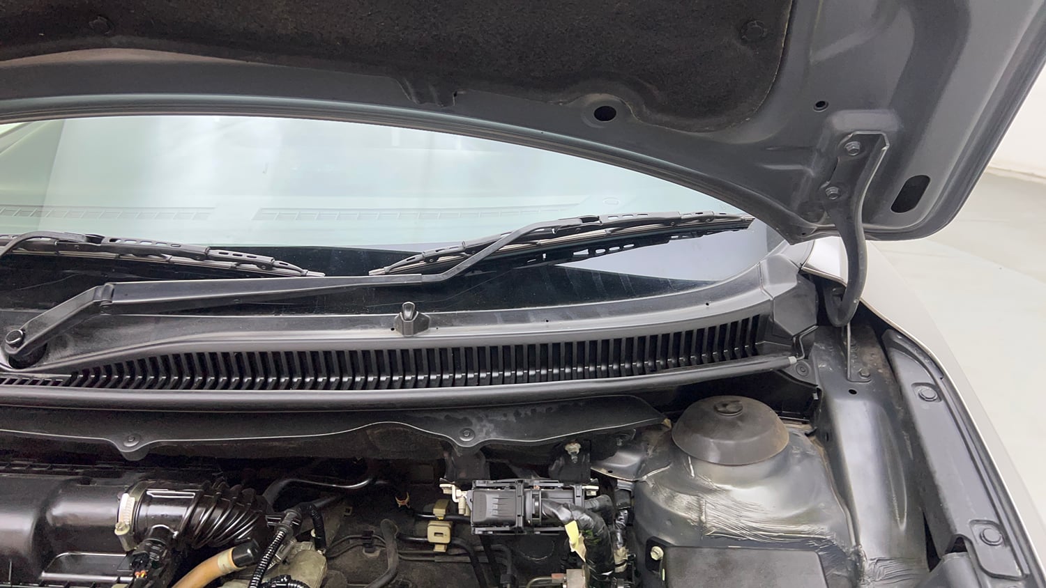 Used 2019 Maruti Suzuki Baleno Delta Petrol Manual engine ENGINE LEFT SIDE HINGE & APRON VIEW