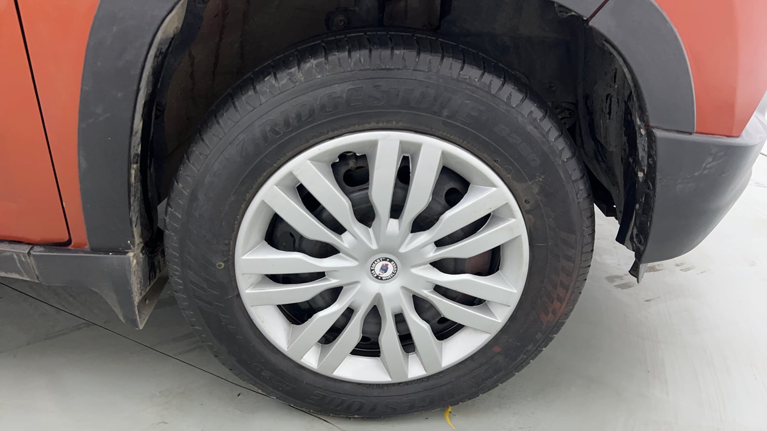 Used 2017 Mahindra KUV100 K4 6 STR Petrol Manual tyres RIGHT FRONT TYRE RIM VIEW