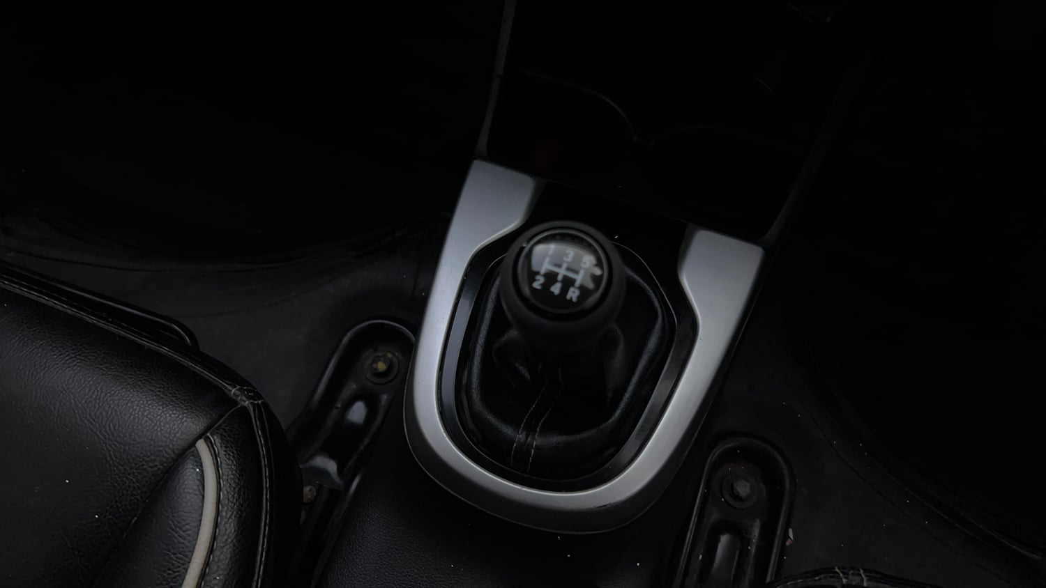 Used 2021 Honda WR-V VX MT Petrol Petrol Manual interior GEAR  KNOB VIEW
