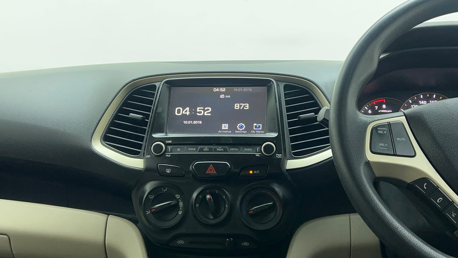 Used 2019 Hyundai Santro Sportz CNG Cng Manual top_features Integrated (in-dash) music system